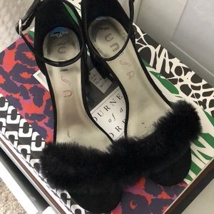 Shoes - Black Sandals with fur Shoes - Black Sandals with fur